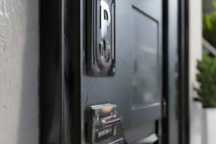 赋圣防盗门全国维修客服热线剖析<盼盼防盗门小窗户：安全与美观的完美结合>