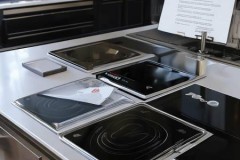 奥克斯集成灶品牌师傅预约电话告诉你&华凌集成灶按键操作指南：轻松解决按键错乱问题