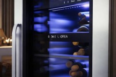 汇泰龙酒柜全国服务热线咨询剖析,红酒柜最佳开启温度是多少？揭秘适宜饮用温度大揭秘