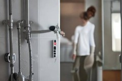 樱雪热水器售后客服电话咨询交流(燃气热水器低温不工作怎么办？快速解决技巧分享)